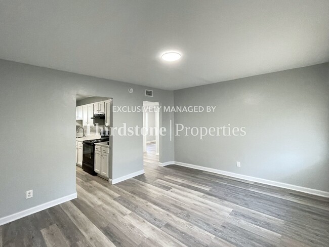 Foto del edificio - 726 Shearer Ave