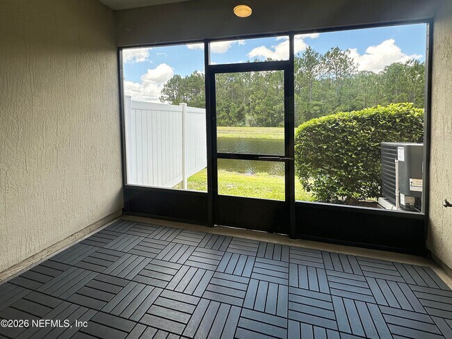 Foto del edificio - 6131 Bartram Village Dr
