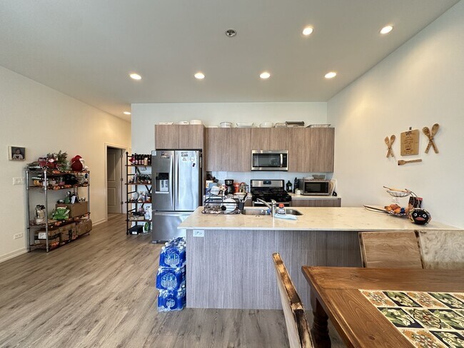 Foto del edificio - 4119 N Narragansett Ave