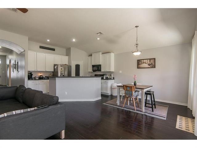 Building Photo - 212 Creekwood Dr