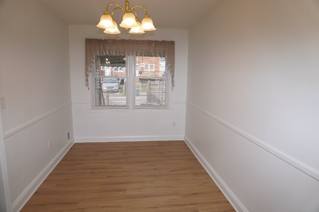 Building Photo - 137 Riverthorn Rd