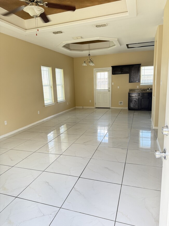 Foto del edificio - 3108 Rosemary Dr