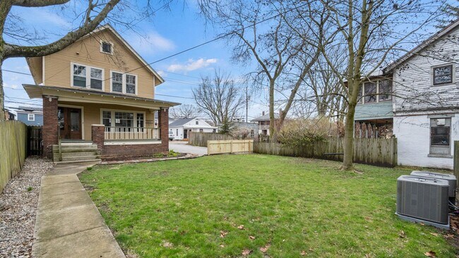 Building Photo - Single-family historic home in West Centra...