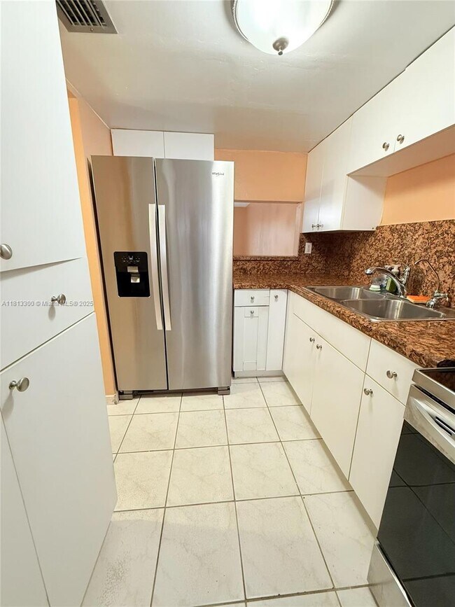Foto del edificio - 1100 W 35th St