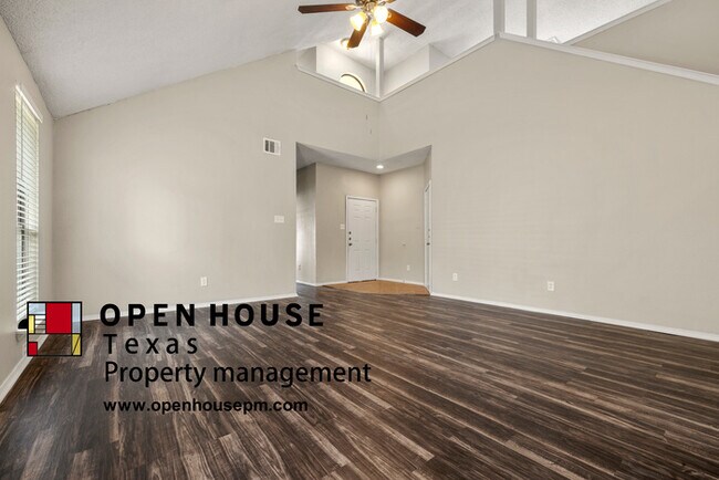 Foto del edificio - 831 Foxridge Dr, Arlington