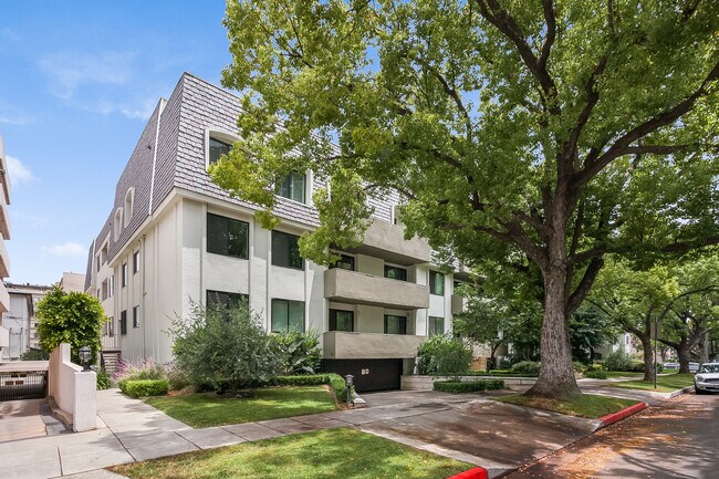Building Photo - 430 N Maple Dr