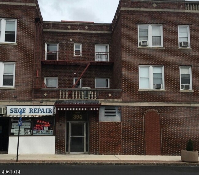 394 Centre St, Nutley, NJ 07110 Apartment for Rent in Nutley, NJ