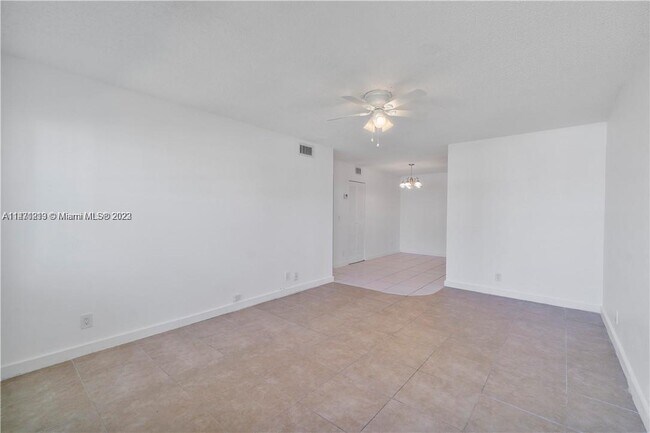 Foto del edificio - 3266 NW 104th Ave