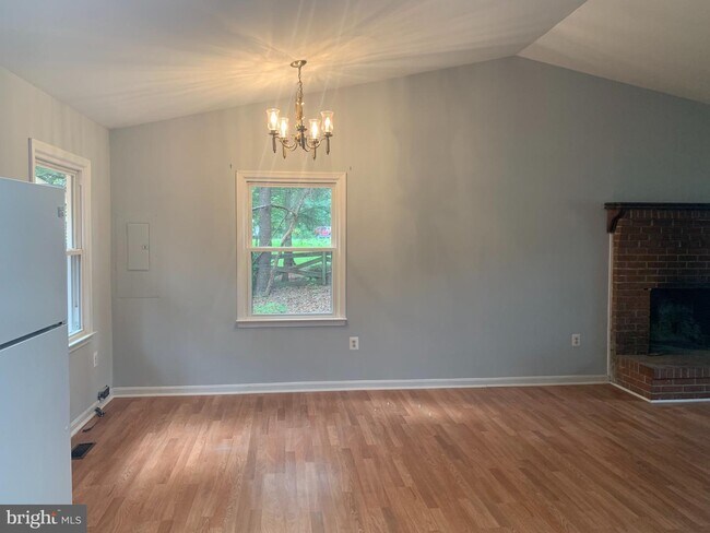 Foto del edificio - 110 Hudson Rd