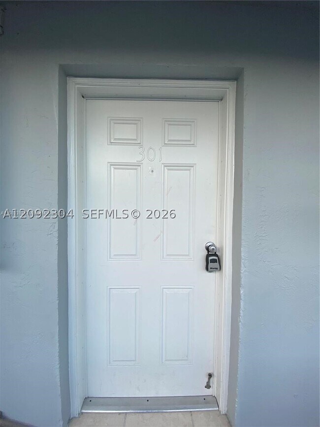 Foto del edificio - 1735 W 60th St