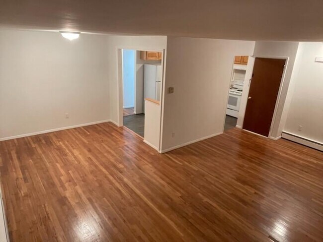 Building Photo - 493 W Merrick Rd