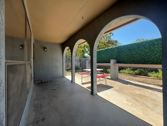 Foto del edificio - 836 Agate Rd