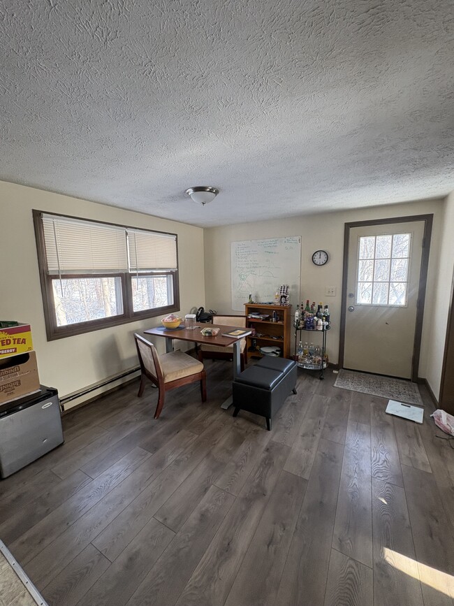 Building Photo - 98 Pelham Rd