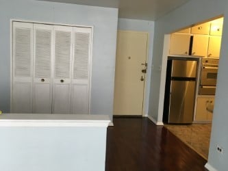 Entrance - 855 E 7th St
