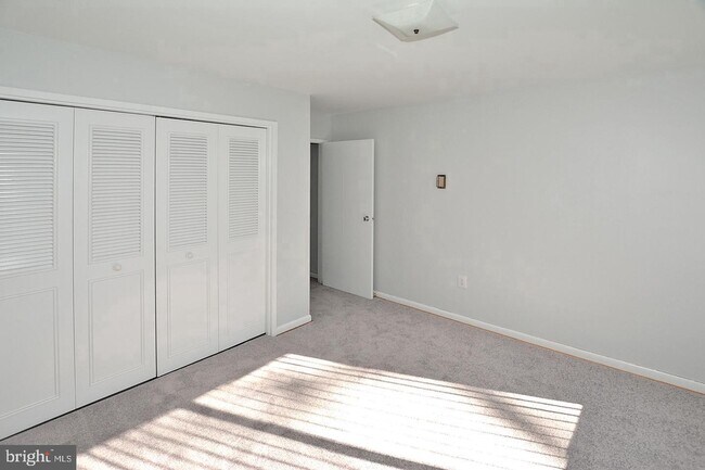 Building Photo - 4390 Lorcom Ln