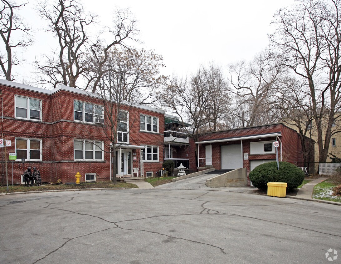 Primary Photo - 2 Oaklawn Ave