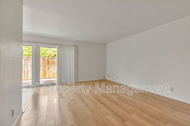 Foto del edificio - 8105 Kern Ave
