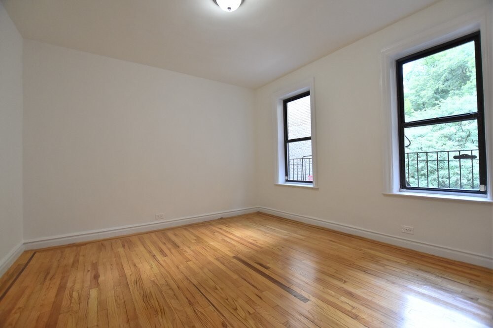 Foto del edificio - 139 Payson Ave