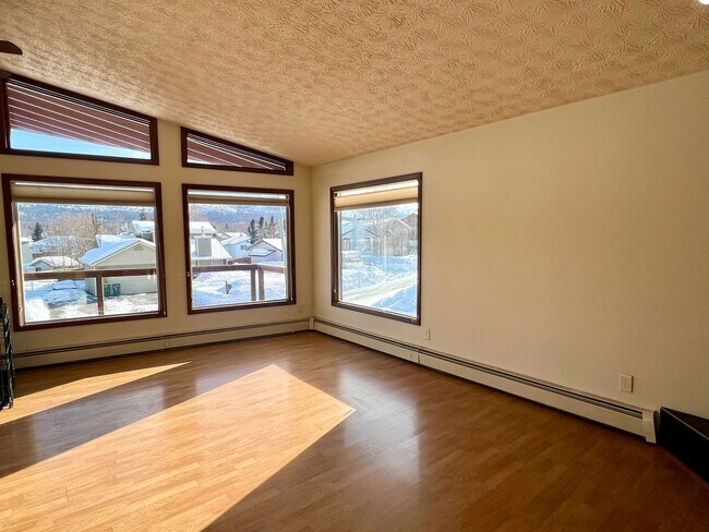 Foto del edificio - Majestic Mountain Views & Minutes to JBER