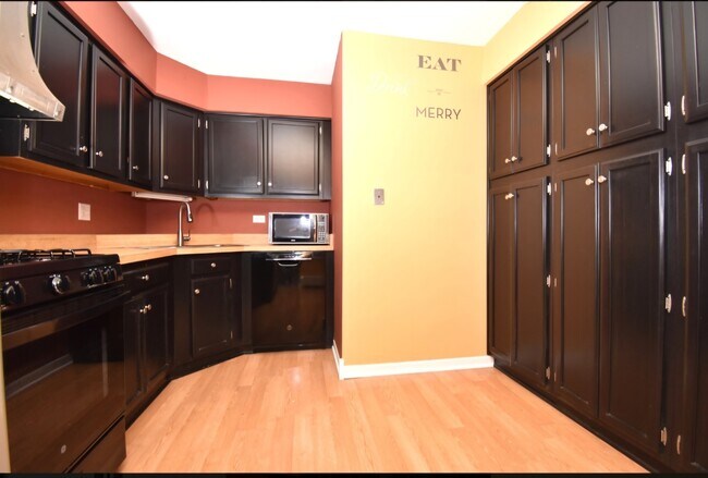 Foto del edificio - 261 N Gregory St