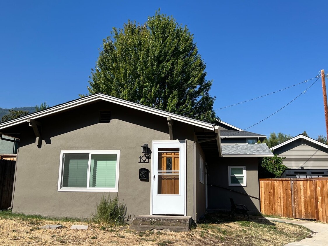 Primary Photo - Centrally located one bedroom, one bath ho...