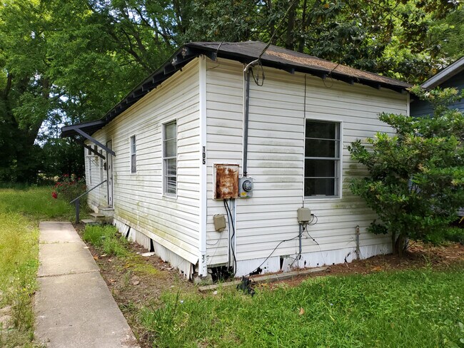 Building Photo - 105 Peach St.