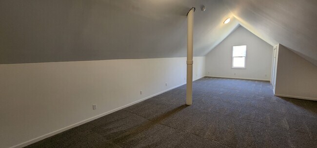 Building Photo - 678 Runyan Ave