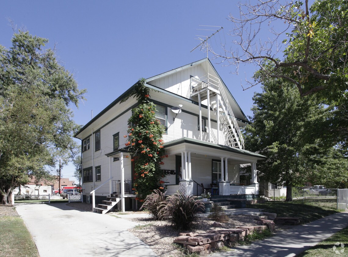 Building Photo - 621 13th St