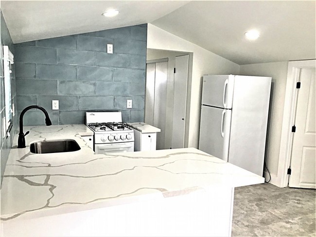 Building Photo - 1870 3RD ST LA VERNE 1 BED / 1 BATH