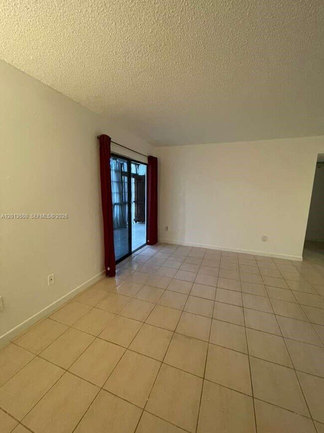 Foto del edificio - 809 NE 199th St