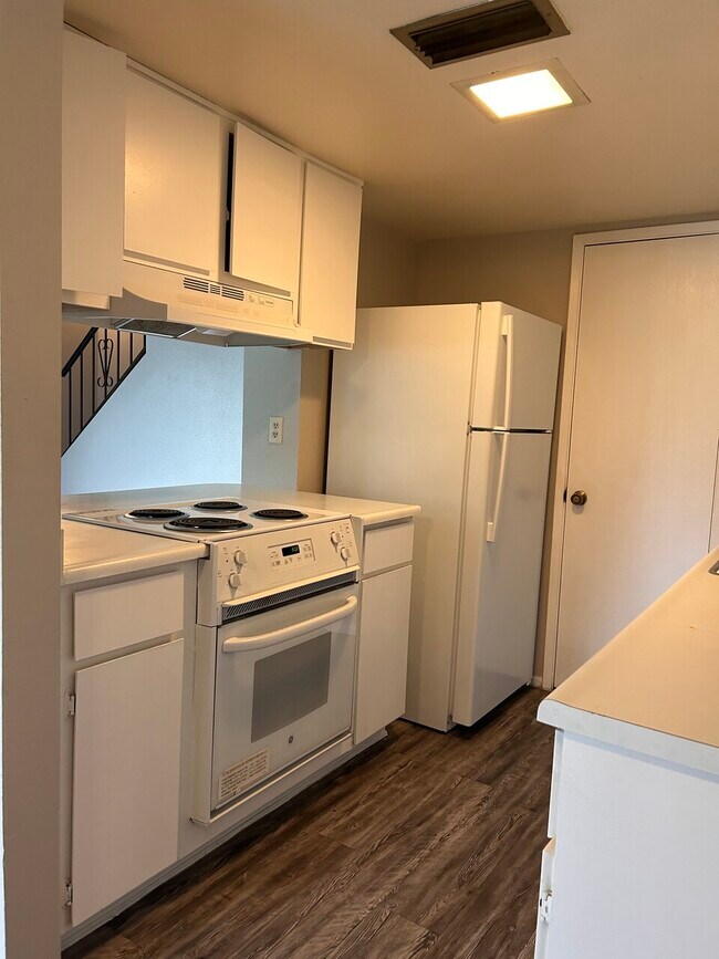 Building Photo - 729 E Cochise Dr