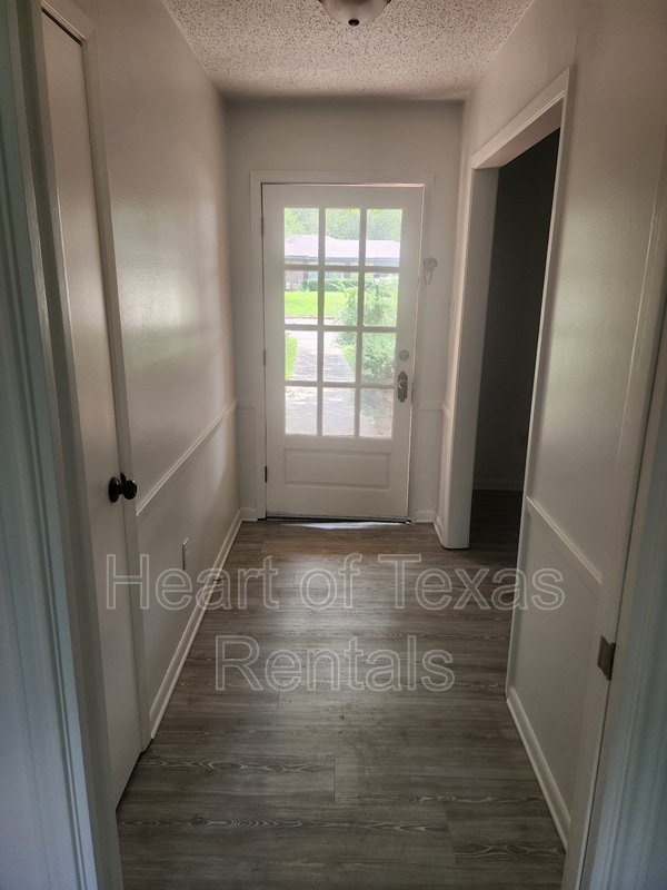 Building Photo - 465 Cranbrook Dr