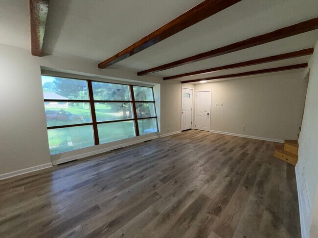 Foto del edificio - 13091 Lakeridge Dr