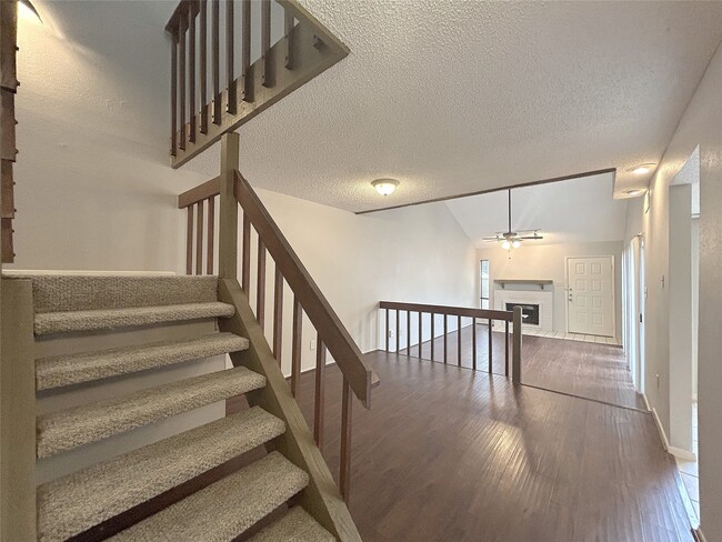 Building Photo - 13611 Garden Grove Ct