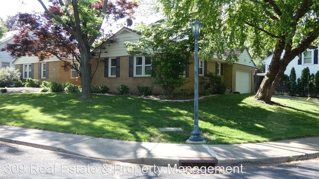 Building Photo - 4 br, 3 bath House - 322 W. Hollyridge Circle