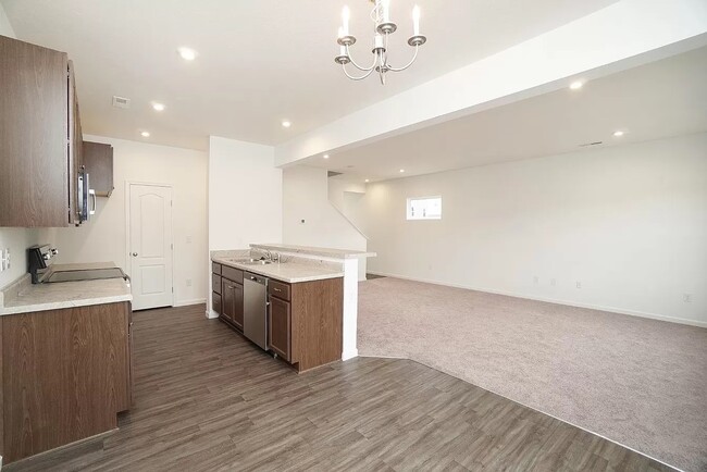 Building Photo - 1500 Summerview Ln