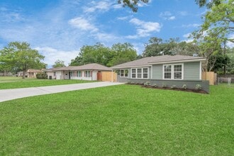 Building Photo - 1709 S Park