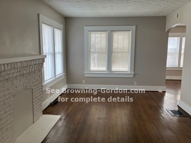 Building Photo - Charming 3 bedroom locasted within walking...
