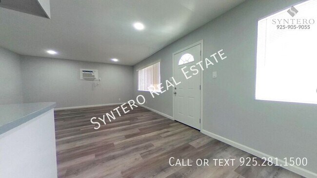 Building Photo - Glazier Dr 1524-09