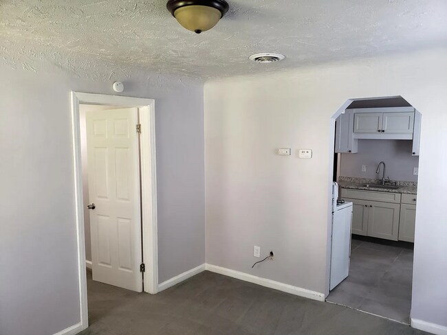 Foto del edificio - Your Cozy 2-Bedroom Retreat: Fenced Yard, Modern Upgrades & Perfect Location!