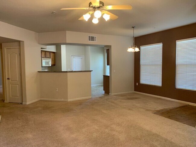 Foto del edificio - Two Bedroom & Two Bathroom Condo in Syrah at Natomas Park
