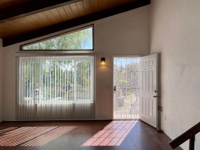 Building Photo - Fabulous Duplex Unit with Vaulted Ceilings...