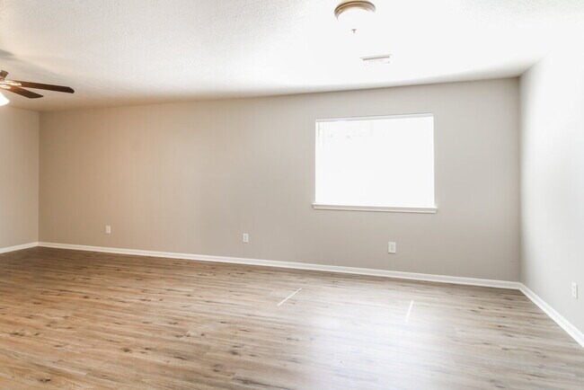 Foto del edificio - 4815 Gypsy Forest Dr