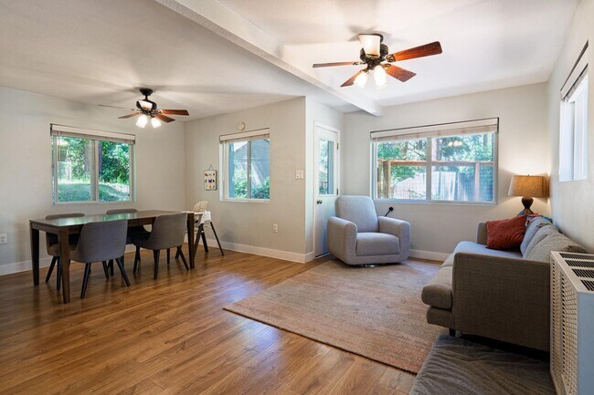 Foto del edificio - Three Bedroom House in Lynnewood