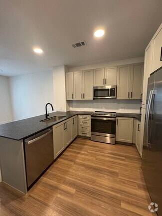 Building Photo - 3701 Raven Trl