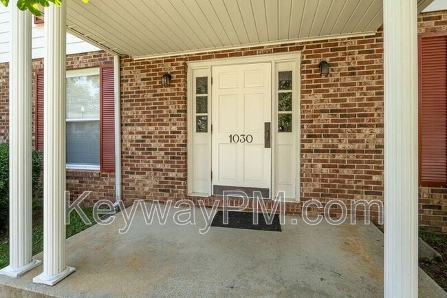Building Photo - 1030 Carriage Dr
