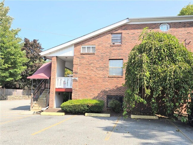 Foto del edificio - 567 Smithfield Rd