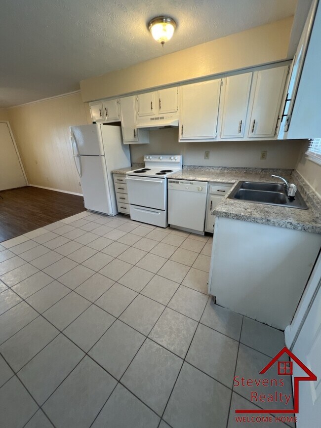 Building Photo - 1203 Mountain View Dr
