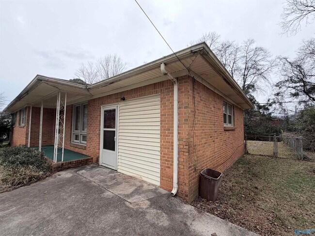 Building Photo - 330 Jack Coleman Dr NW