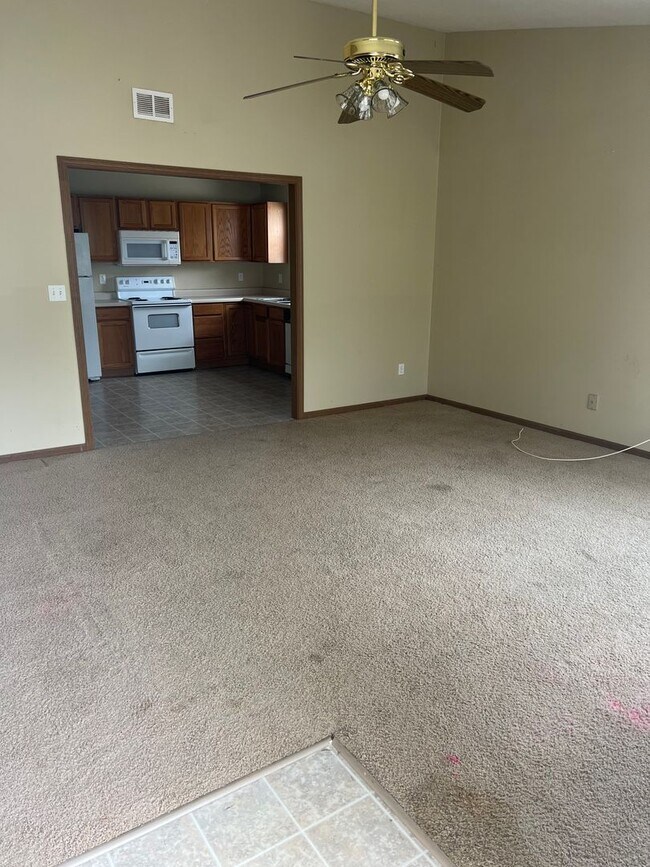 Foto del edificio - 2626 E Oakbrook Dr